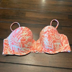 Used but in great condition old navy bikini top